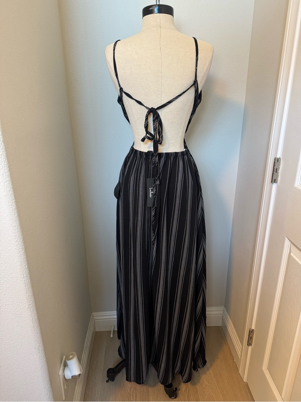Lulus Stripe a Chord Black Striped Cutout Backless Midi Dress NWT - Picture 5 of 7